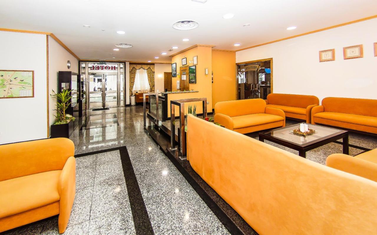 Hotel Restaurante Xaneiro Melide Bagian luar foto