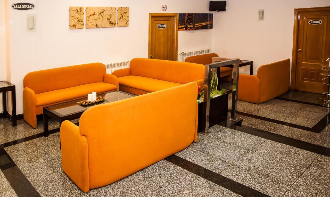 Hotel Restaurante Xaneiro Melide Bagian luar foto