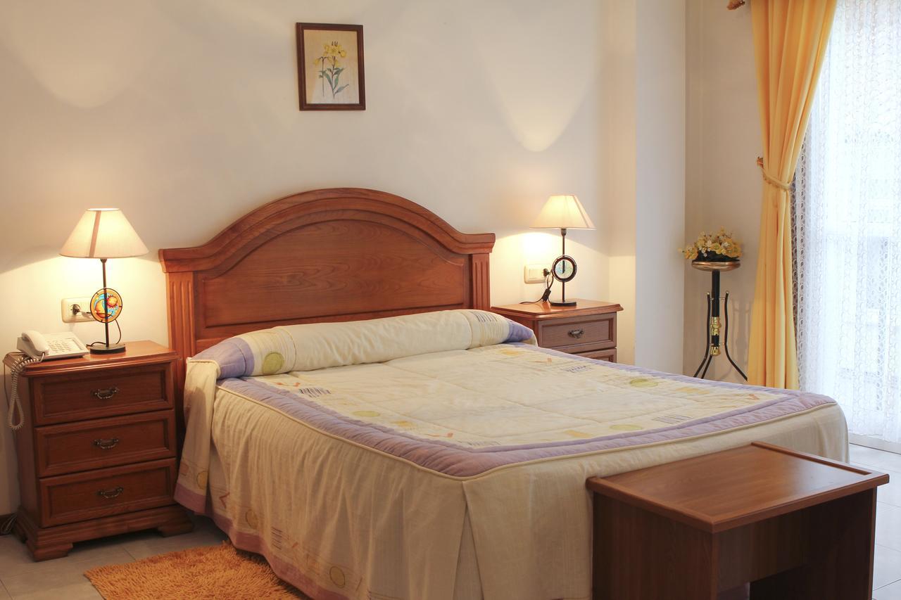 Hotel Restaurante Xaneiro Melide Bagian luar foto