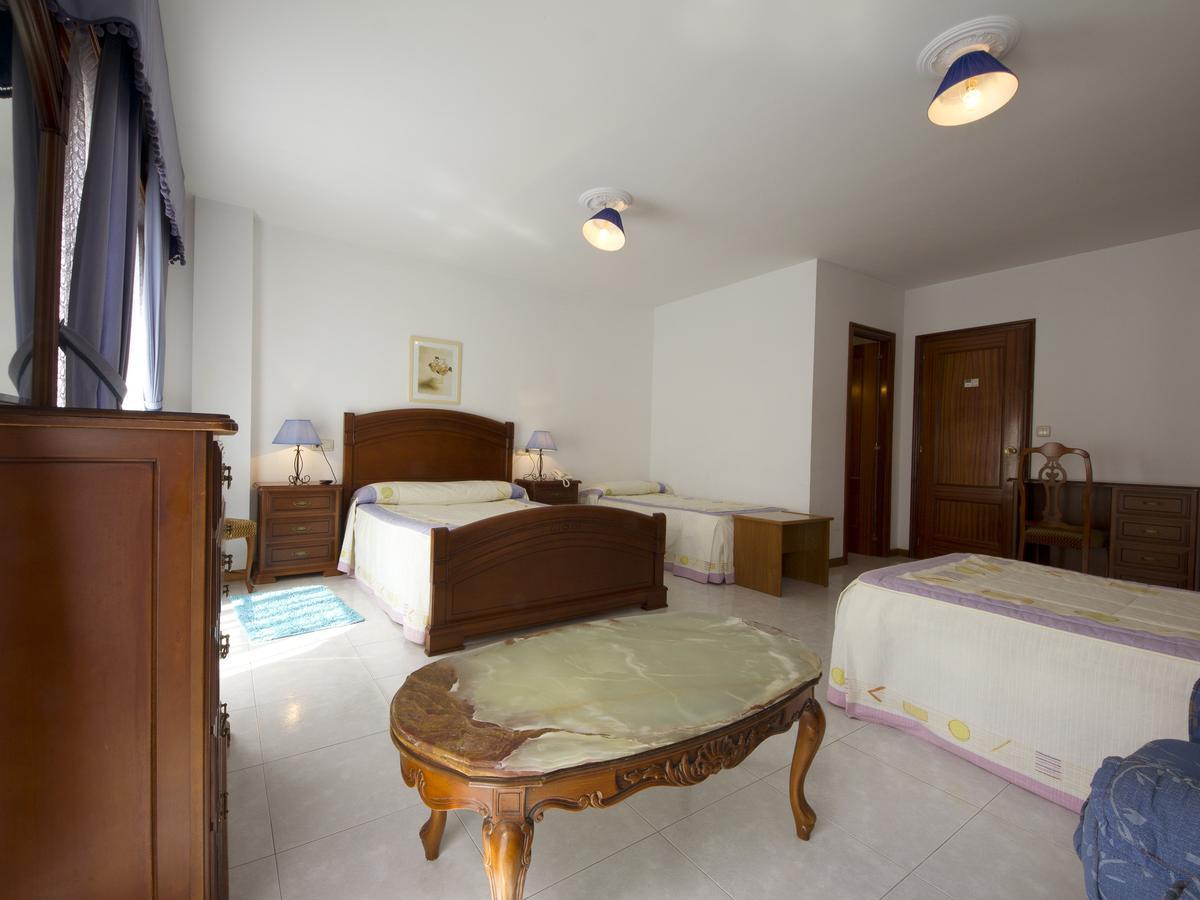 Hotel Restaurante Xaneiro Melide Ruang foto